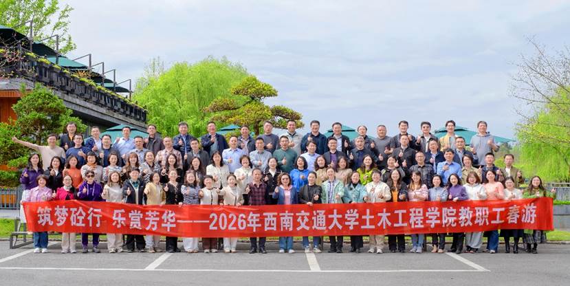 许多人在路上 描述已自动生成